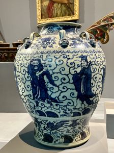 Ayala Museum B&W jar